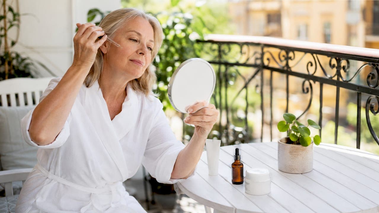 Beneficios de la rutina antiarrugas para piel madura