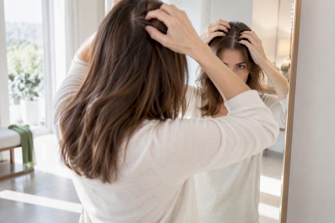 Caída del cabello en mujeres: causas, tipos y tratamientos eficaces